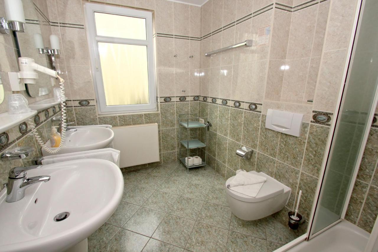 Mit Meerblick Und Balkon, Gratis Nutzung Vom Ahoi Erlebnisbad Und Sauna In Sellin - Meeresblick Fewo 35 Goehren  Buitenkant foto